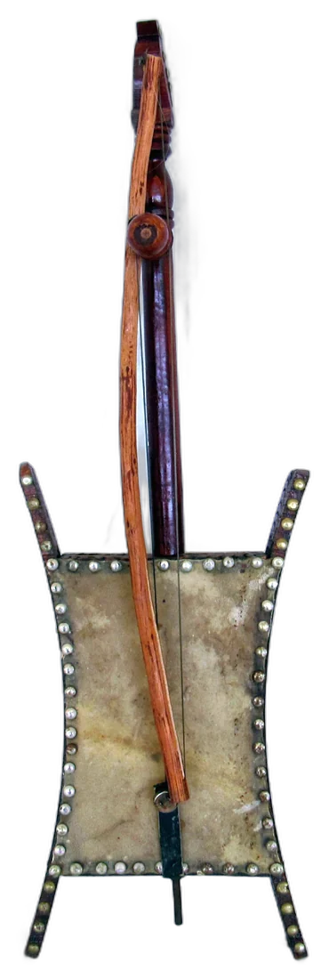 Instrumento de cuerda con caja rectangular de cuero y arco